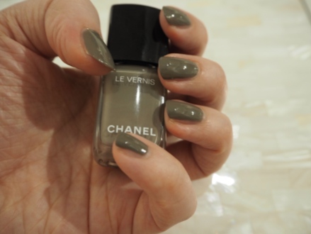 Chanel Le Vernis Garconne nail polish nail varish review swatch