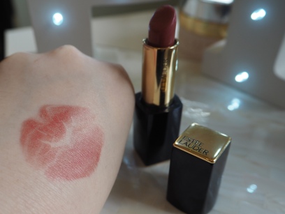 Estée Lauder Pure Colour Envy Lipstick Dynamic 410 review and swatch