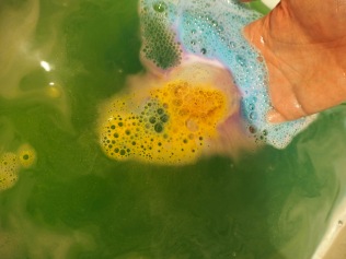Lush The Experimenter Bath Bomb Review